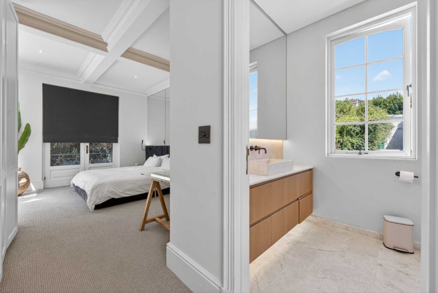 5 Bedroom Property for Sale in Fresnaye Western Cape